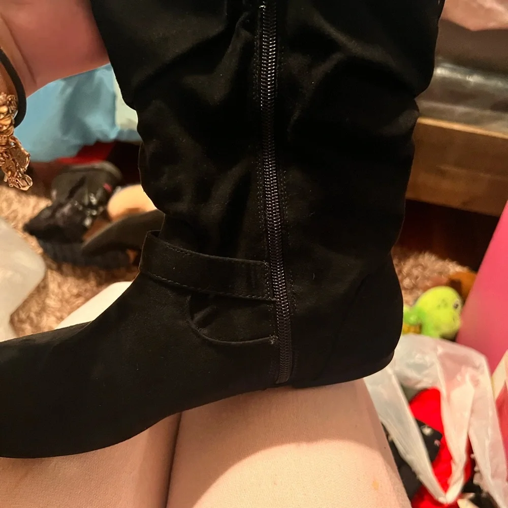 Gorgeous boots - Picture 3 of 3